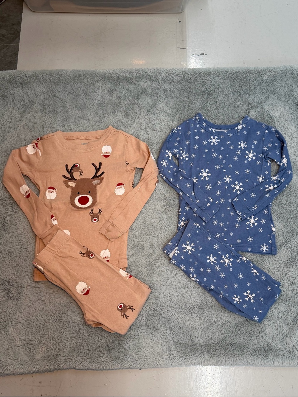 GAP Kids Holiday Reindeer & Snowflake Pajama Set - Peach & Blue
